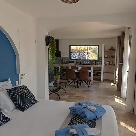 La Demeure D'aphrodite Couette-café 4*