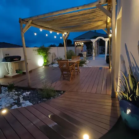 La Demeure D'aphrodite Couette-café 4*